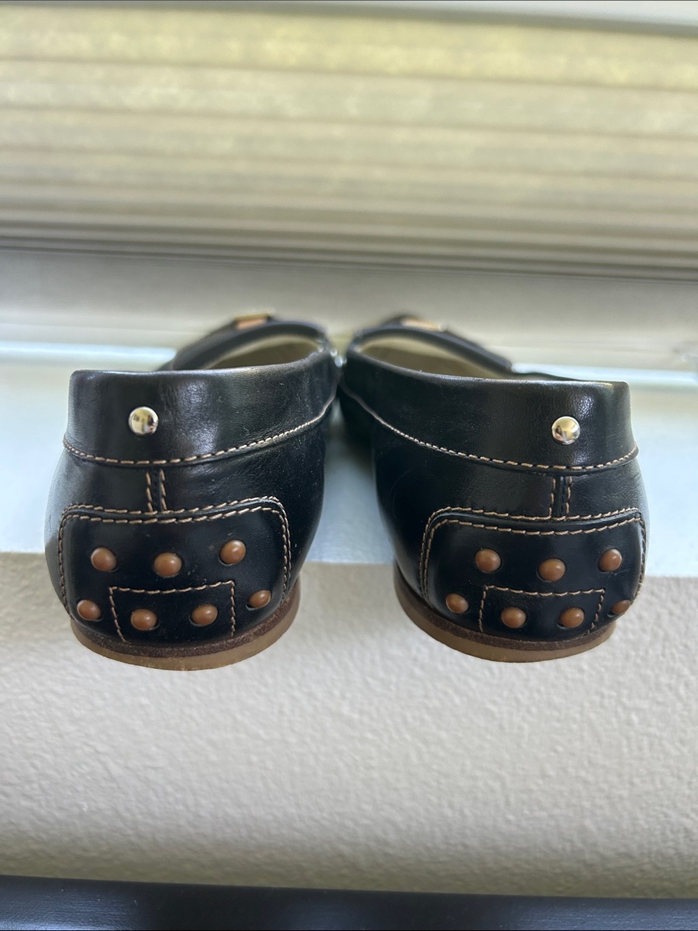 TOD’S Black Leather Flats with Tan Buckle Detail 39 - Picture 4 of 7